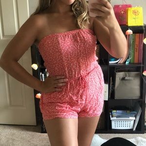 Strapless floral romper 🌼